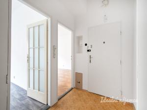 Pronájem bytu 2+kk, Praha - Bubeneč, Zelená, 44 m2