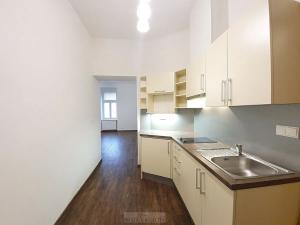 Pronájem bytu 1+kk, Praha - Žižkov, Domažlická, 35 m2