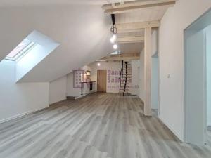 Pronájem bytu 3+kk, Jindřichův Hradec, nám. Míru, 64 m2