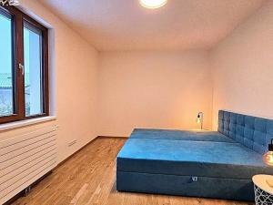 Pronájem bytu 2+kk, Praha - Dolní Chabry, Ládevská, 59 m2