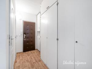 Pronájem bytu 2+kk, Praha - Kobylisy, Štíbrova, 43 m2