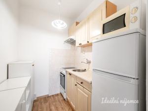 Pronájem bytu 2+kk, Praha - Kobylisy, Štíbrova, 43 m2