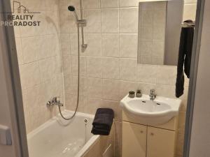 Prodej bytu 3+1, Teplice, Hlávkova, 55 m2