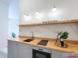 Prodej bytu 2+kk, Praha - Staré Město, Valentinská, 48 m2