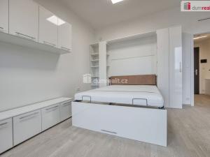 Pronájem bytu 1+kk, Praha - Smíchov, U Lihovaru, 29 m2