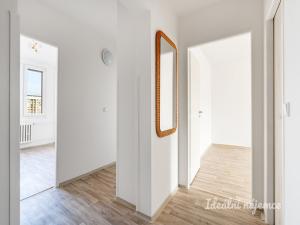 Pronájem bytu 3+1, Praha - Kobylisy, Rajmonova, 67 m2