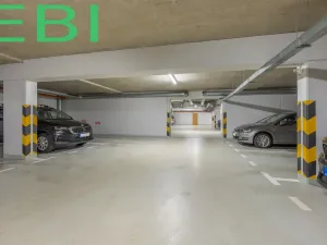 Pronájem garážového stání, Praha - Strašnice, Strančická, 16 m2