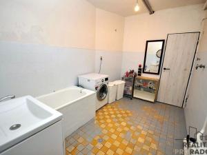 Prodej rodinného domu, Lešany, 251 m2