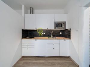 Pronájem bytu 1+kk, Praha - Žižkov, Čajkovského, 39 m2