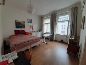 Pronájem bytu 2+kk, Praha - Bubeneč, Šmeralova, 56 m2