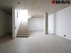 Pronájem obchodního prostoru, Brno, Charvatská, 154 m2