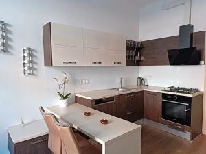 Pronájem bytu 2+kk, Praha - Holešovice, Na Maninách, 51 m2