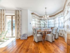 Pronájem vily, Trnová, 397 m2