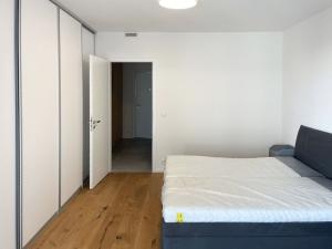 Pronájem bytu 2+kk, Praha - Strašnice, Ramonova, 68 m2