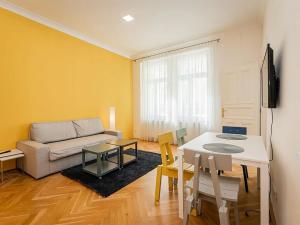 Pronájem bytu 2+kk, Praha - Bubeneč, Šmeralova, 51 m2