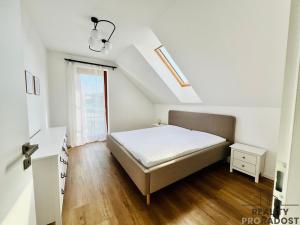 Pronájem bytu 2+kk, Praha - Královice, Kuťatská, 57 m2