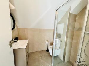Pronájem bytu 2+kk, Praha - Královice, Kuťatská, 57 m2