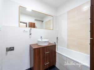 Pronájem bytu 3+kk, Praha - Čakovice, Theinova, 79 m2