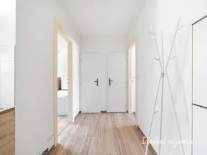 Pronájem bytu 2+kk, Praha - Podolí, Jeremenkova, 46 m2