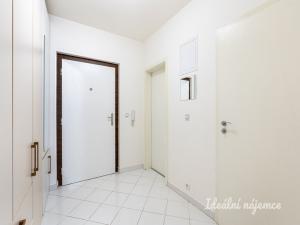 Pronájem bytu 1+kk, Praha - Modřany, Komořanská, 49 m2