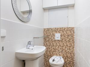 Pronájem bytu 1+kk, Praha - Modřany, Komořanská, 49 m2