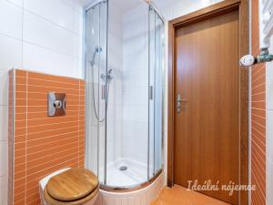 Pronájem bytu 1+kk, Praha - Prosek, Zubrnická, 26 m2