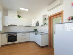 Pronájem bytu 1+kk, Praha - Prosek, Kytlická, 41 m2