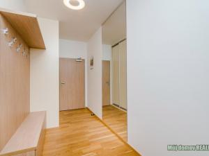 Pronájem bytu 2+kk, Praha - Prosek, Žitenická, 60 m2