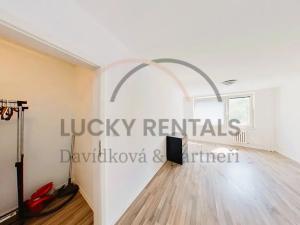 Pronájem bytu 1+kk, Praha - Hloubětín, Rochovská, 29 m2