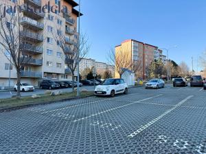 Pronájem garážového stání, Brno, Sedláčkova, 13 m2