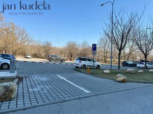 Pronájem garážového stání, Brno, Sedláčkova, 13 m2