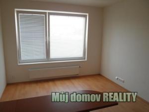 Pronájem bytu 1+kk, Praha - Hloubětín, Nademlejnská, 26 m2