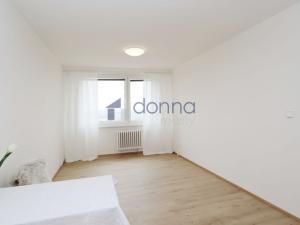 Pronájem bytu 2+kk, Praha - Petrovice, Kurčatovova, 43 m2