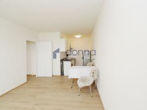 Pronájem bytu 2+kk, Praha - Petrovice, Kurčatovova, 43 m2