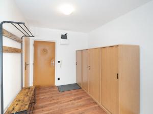 Pronájem bytu 2+1, Praha - Kamýk, Olbramovická, 61 m2