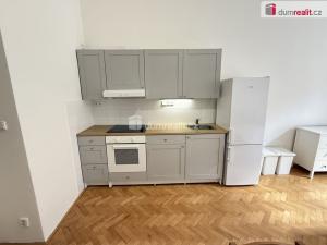 Pronájem bytu 1+kk, Praha - Smíchov, Klicperova, 38 m2