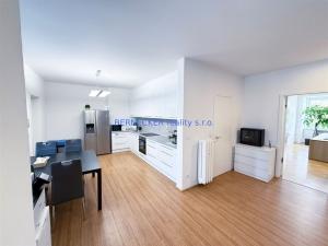 Pronájem kanceláře, Hradec Králové, třída Karla IV., 240 m2