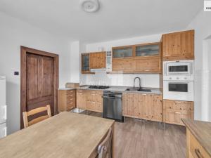 Prodej rodinného domu, Zákupy - Brenná, 274 m2