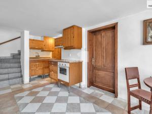Prodej rodinného domu, Zákupy - Brenná, 274 m2