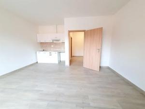 Pronájem bytu 1+kk, Praha - Slivenec, Ke Smíchovu, 31 m2