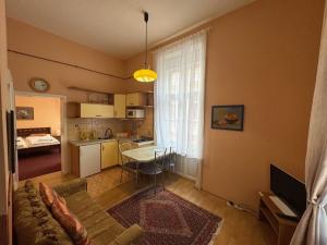 Prodej bytu 2+kk, Karlovy Vary, Vřídelní, 32 m2