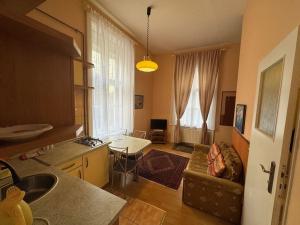 Prodej bytu 2+kk, Karlovy Vary, Vřídelní, 32 m2