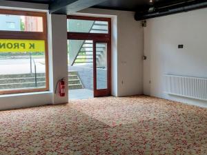 Pronájem obchodního prostoru, Valašské Meziříčí, Vsetínská, 130 m2