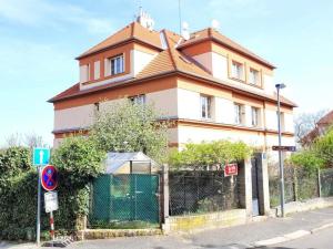Pronájem bytu 3+1, Praha - Košíře, Na výši, 111 m2