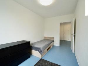 Pronájem bytu 3+kk, Praha - Petrovice, Rezlerova, 65 m2