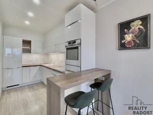 Pronájem bytu 2+kk, Praha - Letňany, Hlučkova, 65 m2