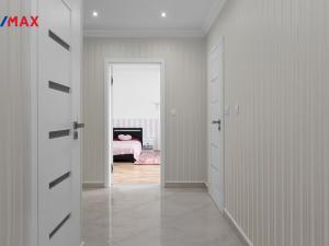 Prodej bytu 3+kk, Karlovy Vary - Drahovice, Zbrojnická, 91 m2