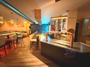 Pronájem restaurace, Praha - Černý Most, Kpt. Stránského, 250 m2