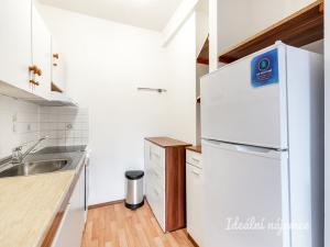 Pronájem bytu 2+kk, Praha - Braník, Za mlýnem, 37 m2