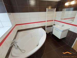 Pronájem bytu 3+1, Dobronín, Nad Valchou, 72 m2